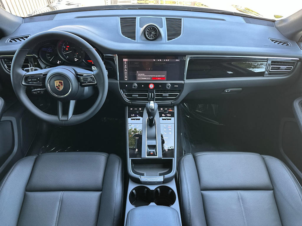 Thumbnail: 2026 Porsche Macan - 8