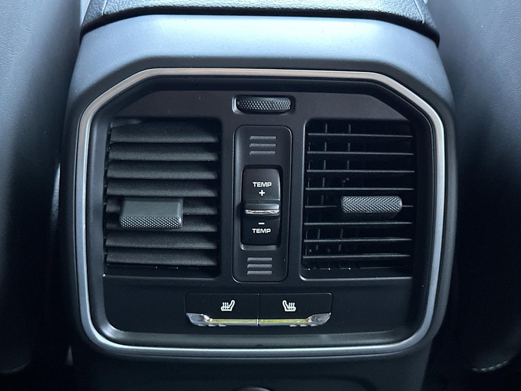 Thumbnail: 2026 Porsche Macan - 23
