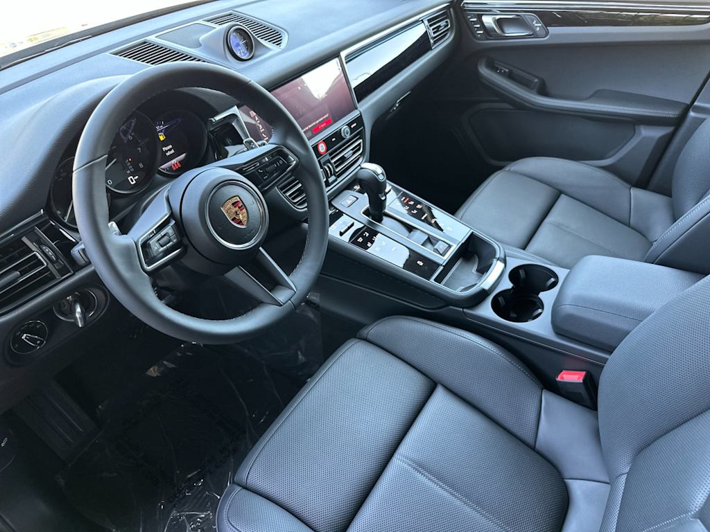 Thumbnail: 2026 Porsche Macan - 2