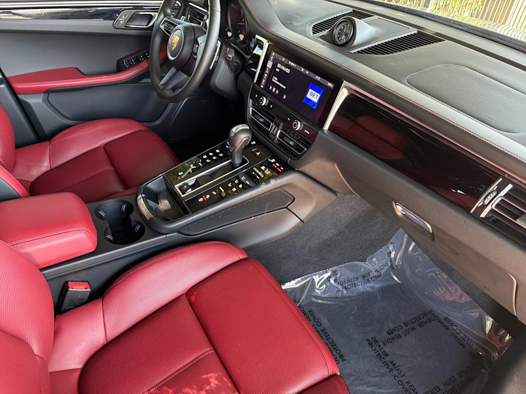 Thumbnail: 2024 Porsche Macan - 13