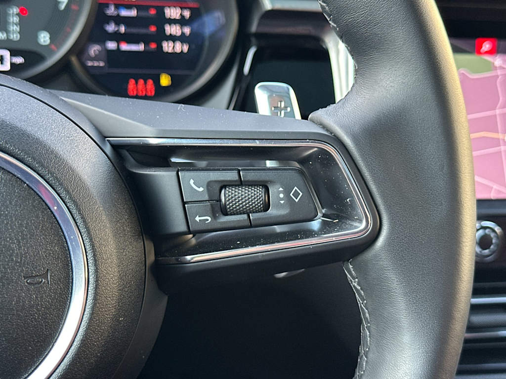 Thumbnail: 2025 Porsche Macan - 32