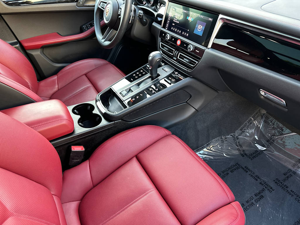 Thumbnail: 2025 Porsche Macan - 13