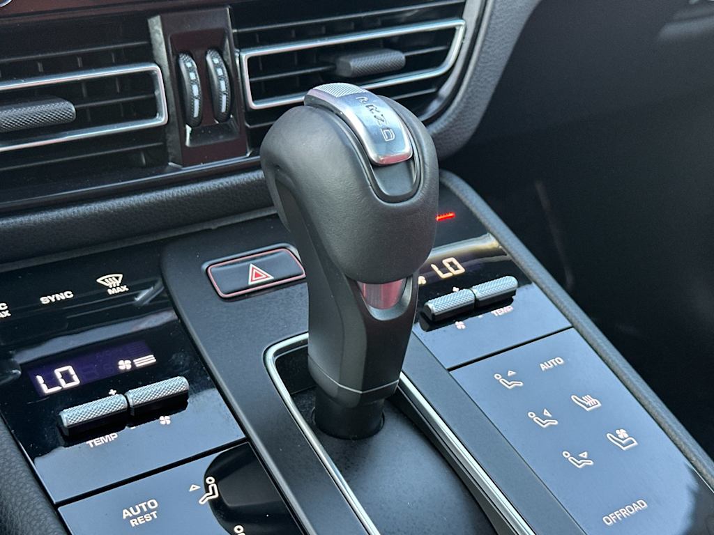 Thumbnail: 2025 Porsche Macan - 30