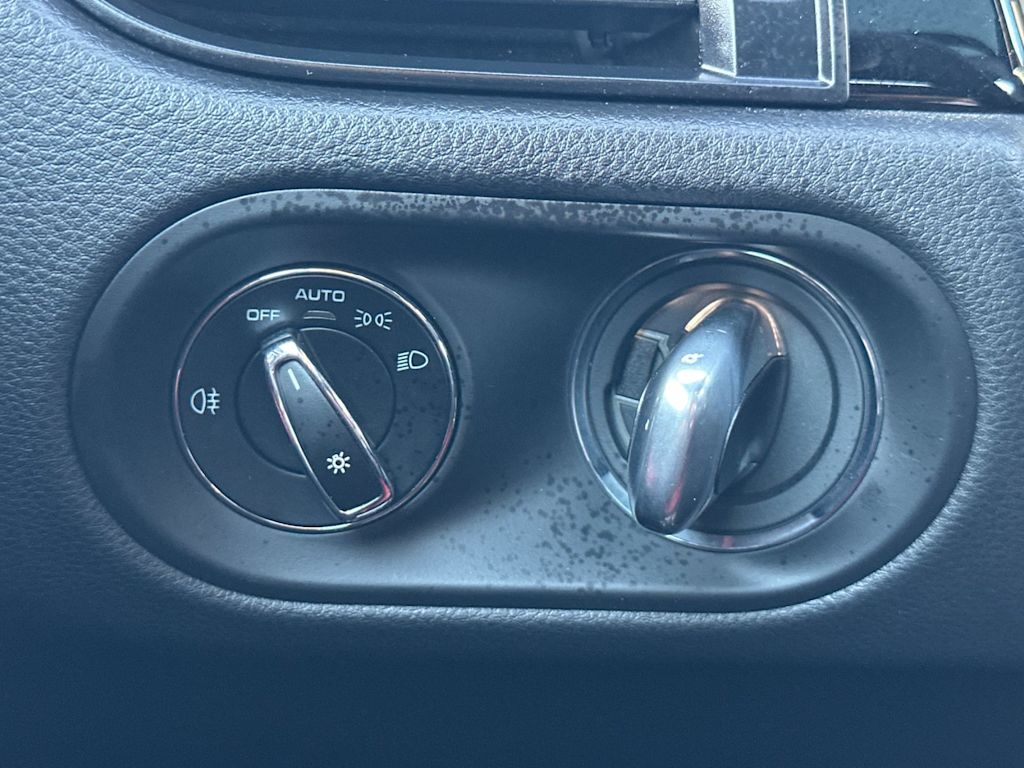 Thumbnail: 2025 Porsche Macan - 33