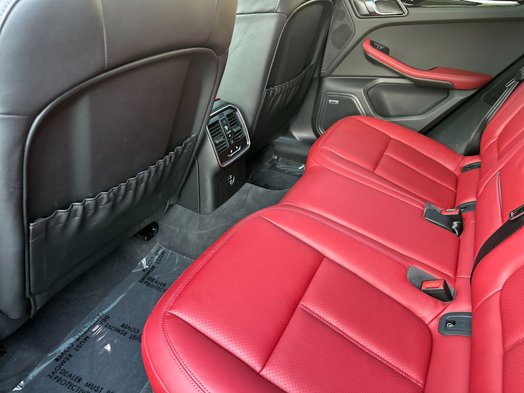 Thumbnail: 2025 Porsche Macan - 12