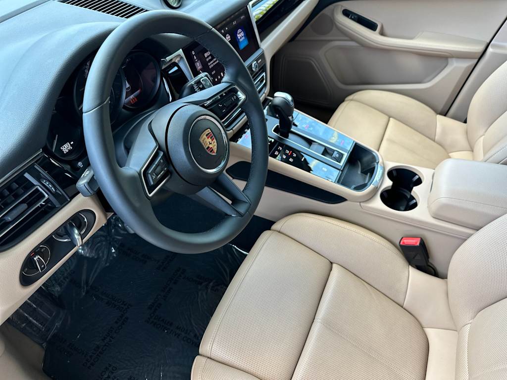 Thumbnail: 2025 Porsche Macan - 10