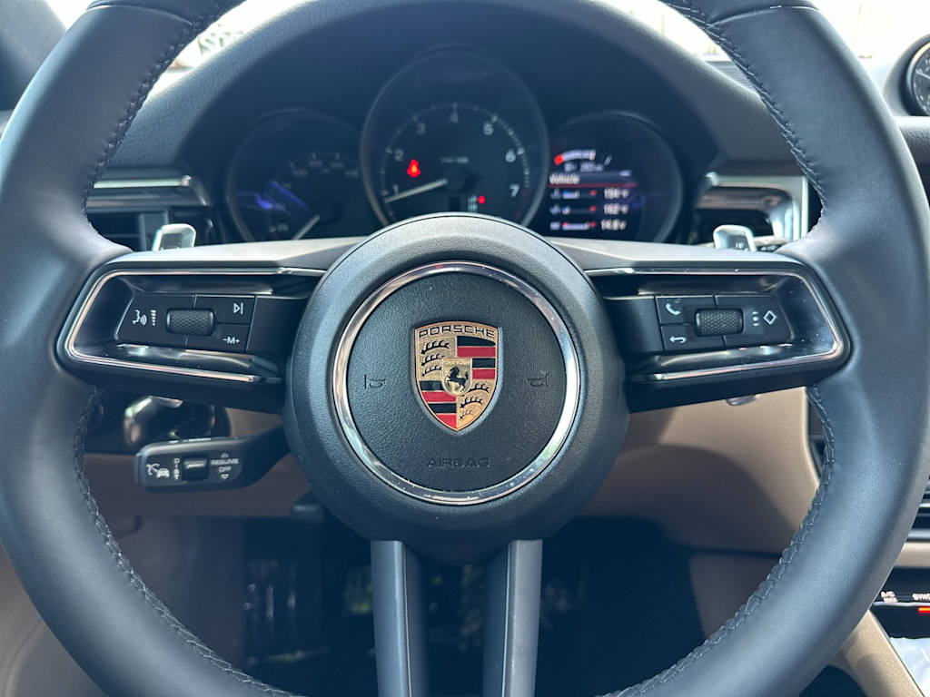 Thumbnail: 2025 Porsche Macan - 29