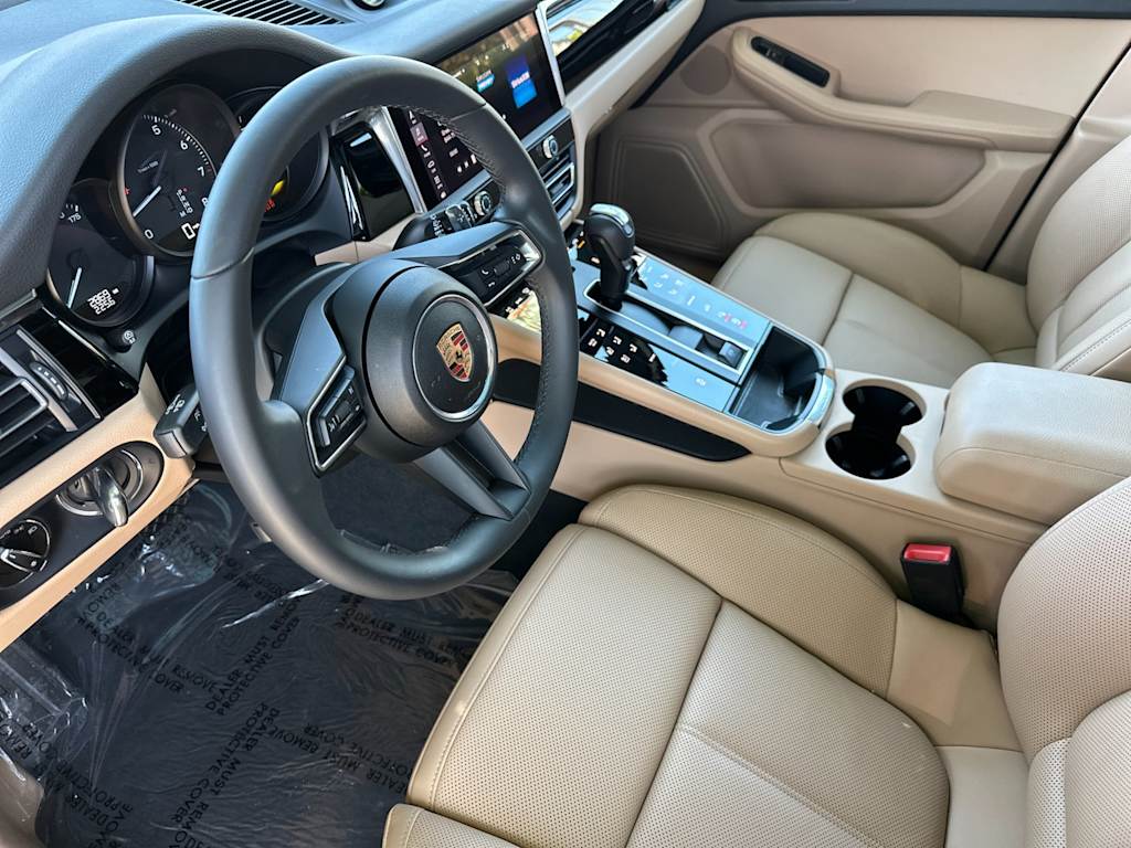 Thumbnail: 2025 Porsche Macan - 9