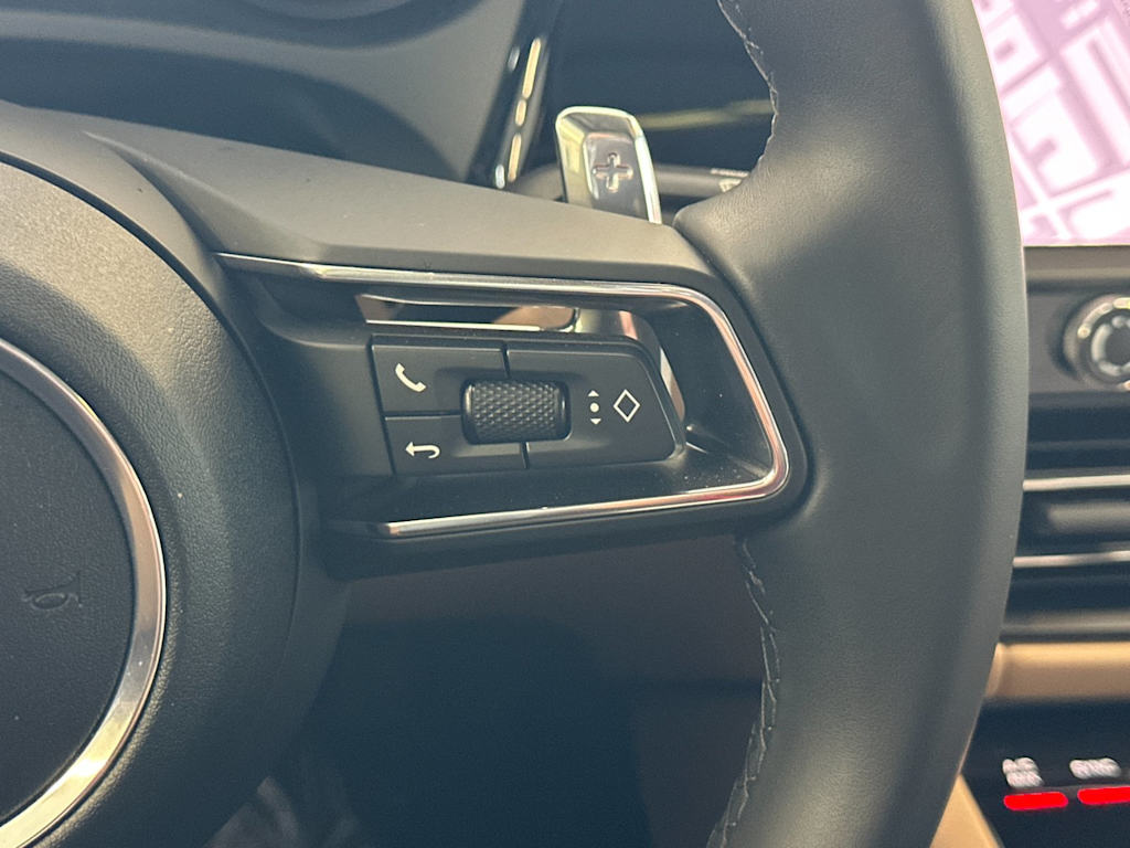 Thumbnail: 2025 Porsche Macan - 31
