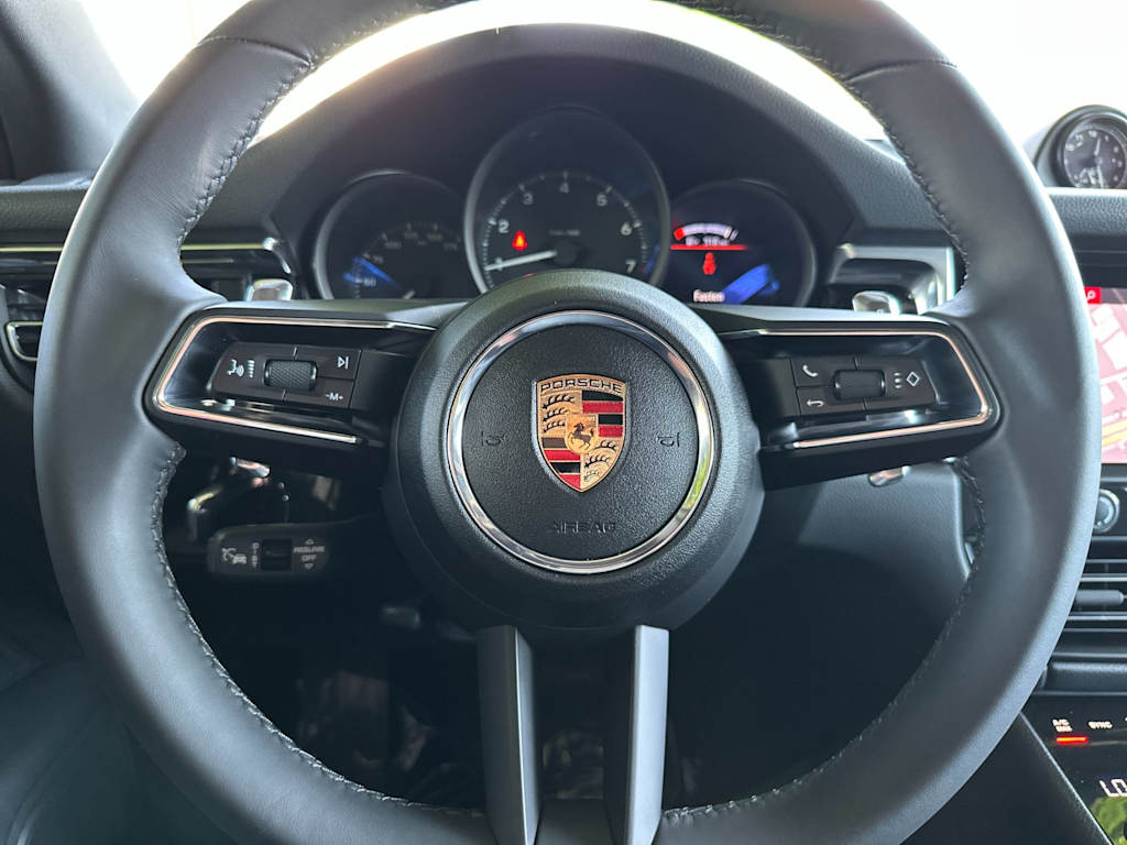 Thumbnail: 2025 Porsche Macan - 29