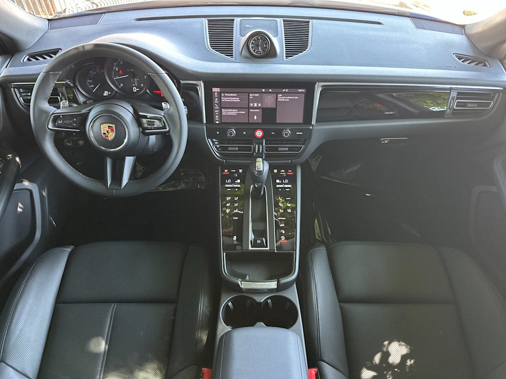 Thumbnail: 2025 Porsche Macan - 8