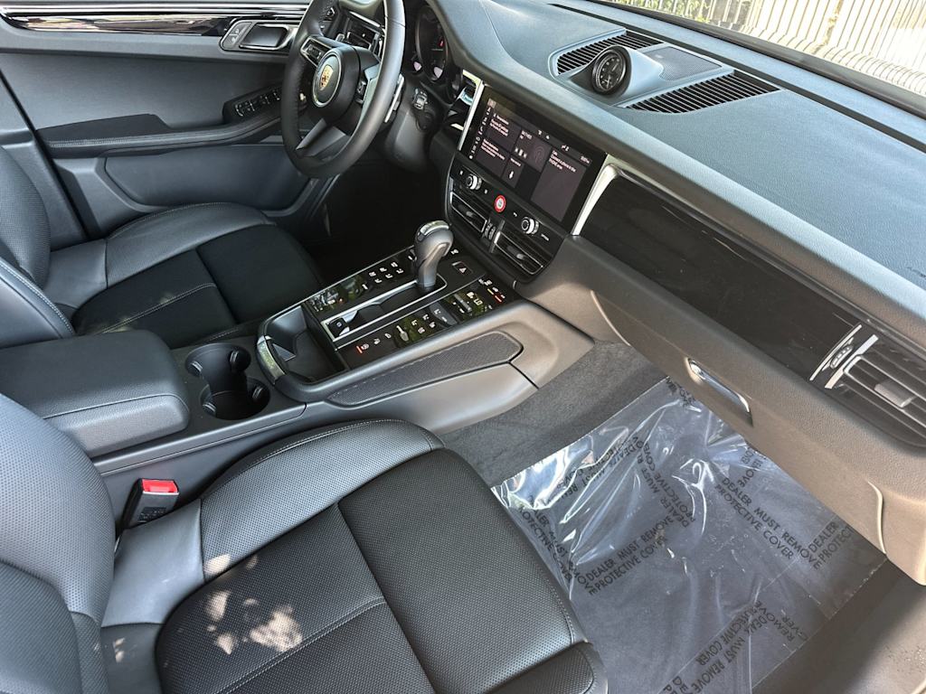 Thumbnail: 2025 Porsche Macan - 12