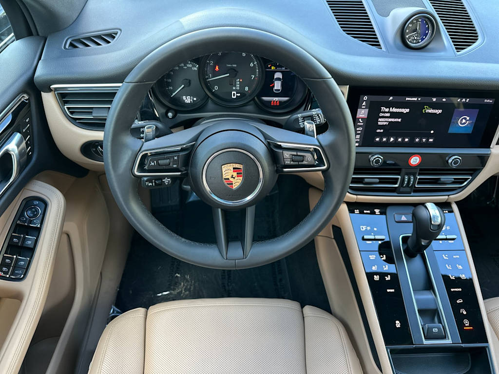 Thumbnail: 2025 Porsche Macan - 12