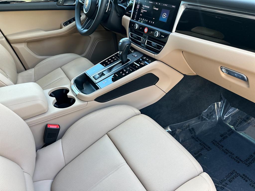 Thumbnail: 2025 Porsche Macan - 13