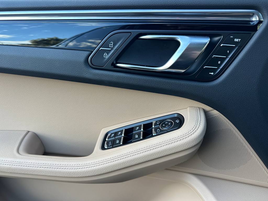 Thumbnail: 2025 Porsche Macan - 22