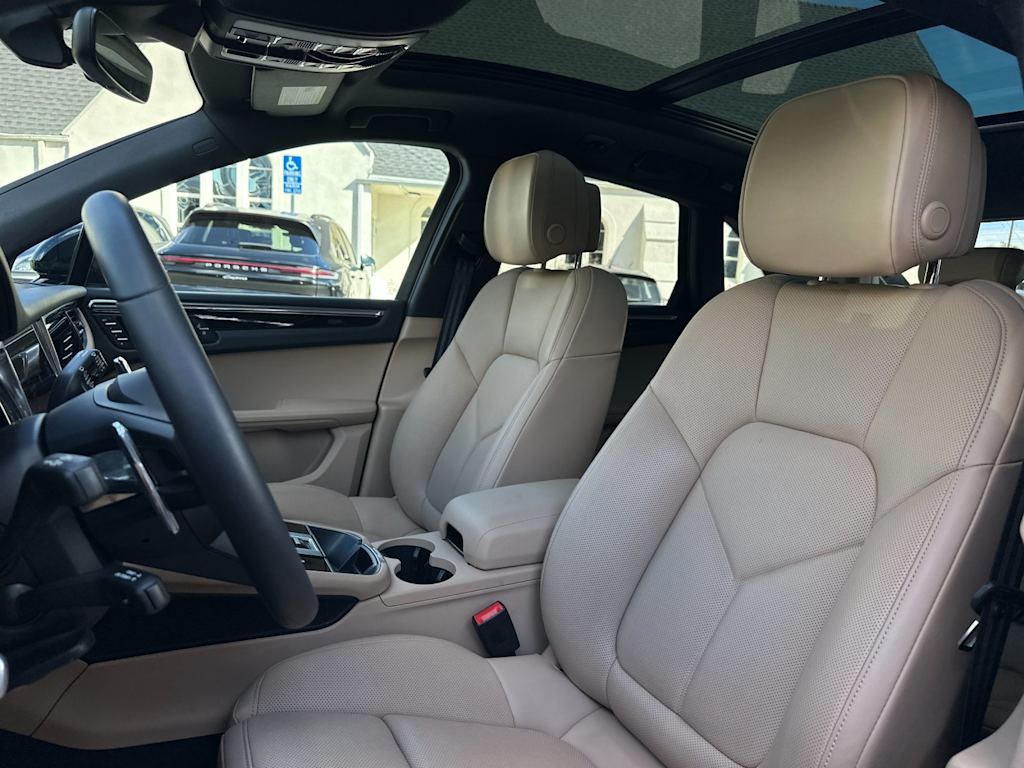 Thumbnail: 2025 Porsche Macan - 10