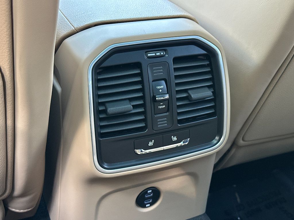 Thumbnail: 2025 Porsche Macan - 23