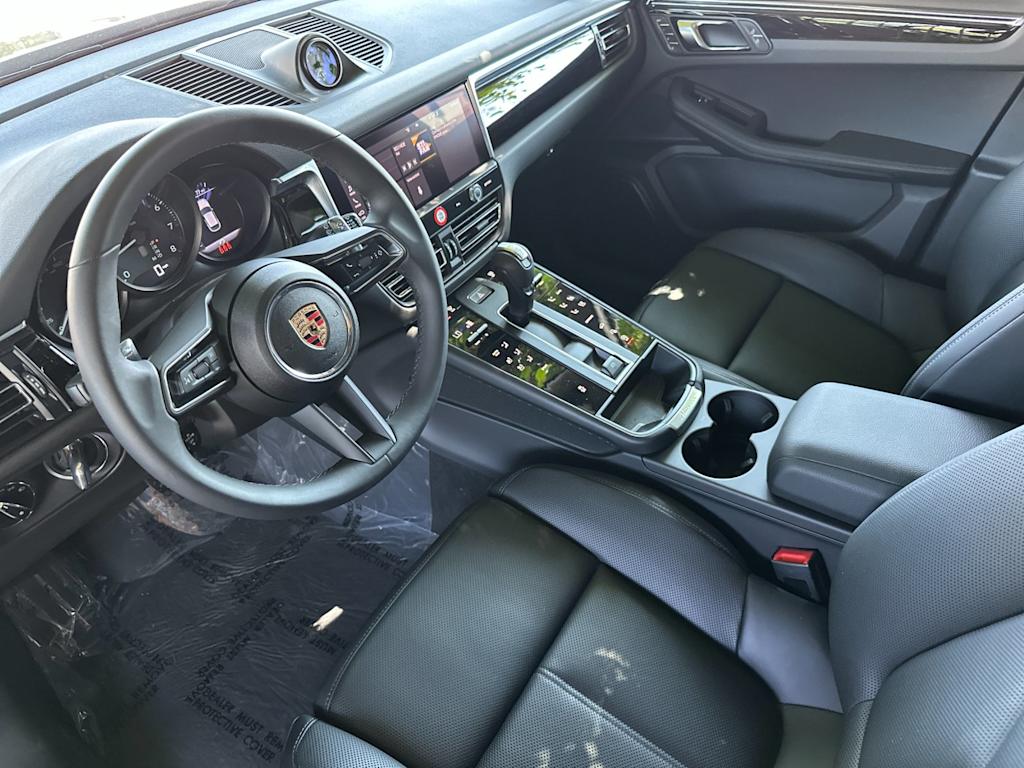 Thumbnail: 2025 Porsche Macan - 2