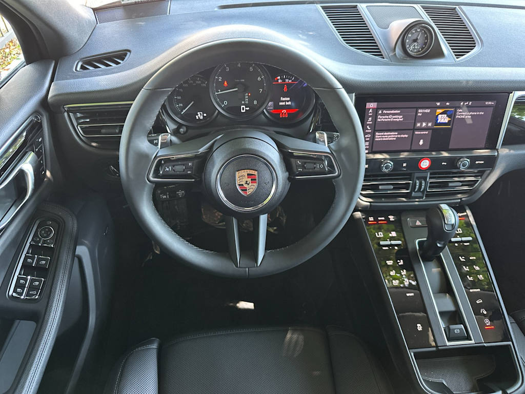 Thumbnail: 2025 Porsche Macan - 12