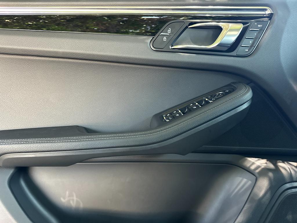 Thumbnail: 2025 Porsche Macan - 22