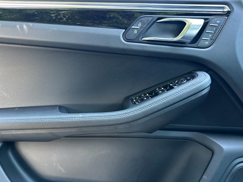 Thumbnail: 2026 Porsche Macan - 22