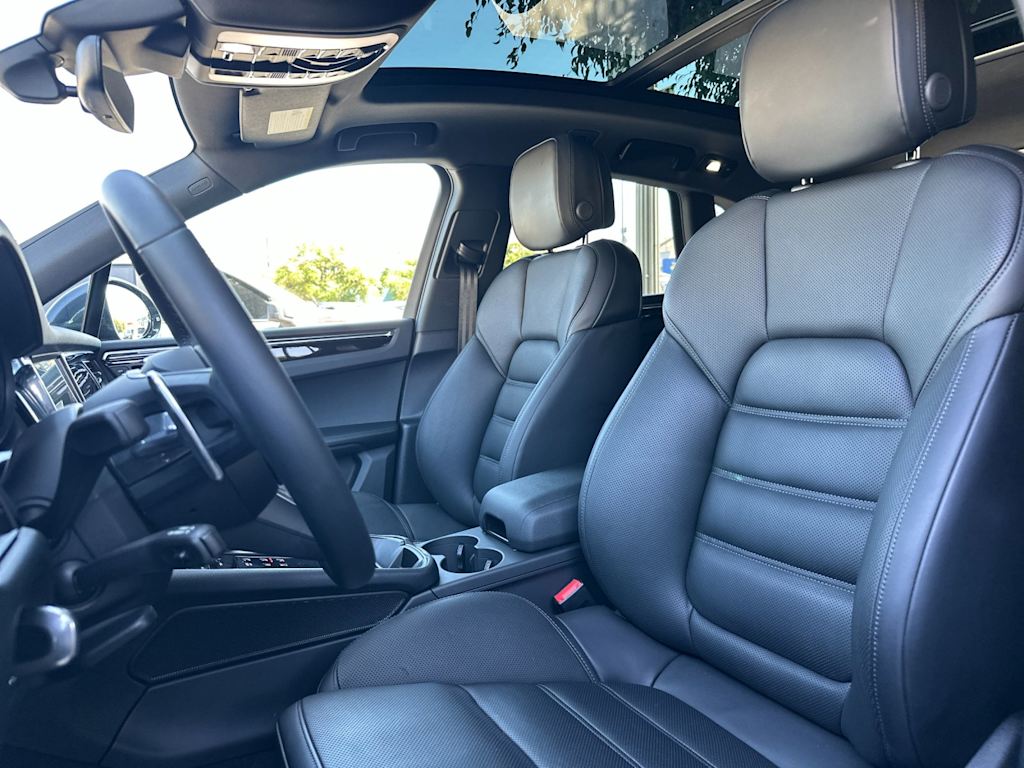Thumbnail: 2026 Porsche Macan - 9
