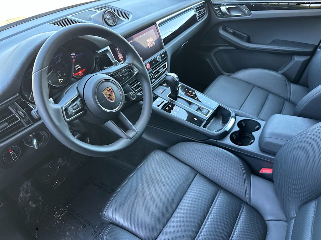 Thumbnail: 2026 Porsche Macan - 2