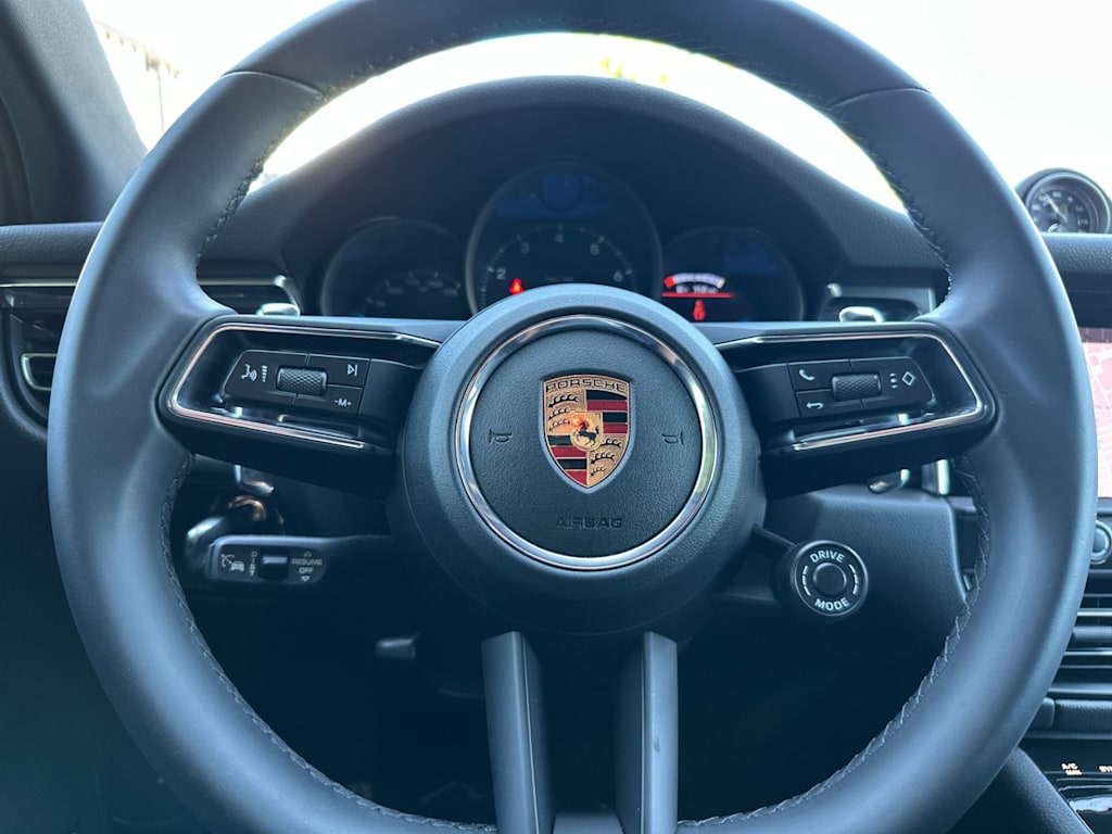 Thumbnail: 2026 Porsche Macan - 29