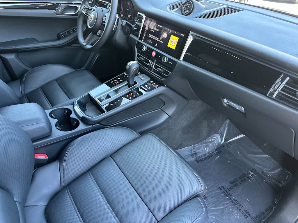 Thumbnail: 2026 Porsche Macan - 12