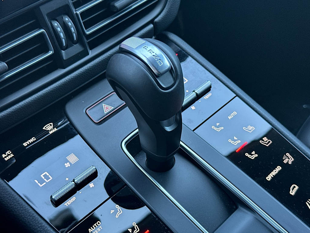 Thumbnail: 2026 Porsche Macan - 28