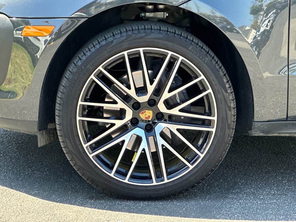 Thumbnail: 2026 Porsche Macan - 7
