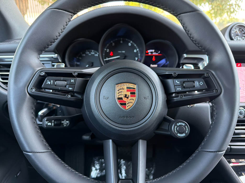 Thumbnail: 2026 Porsche Macan - 28