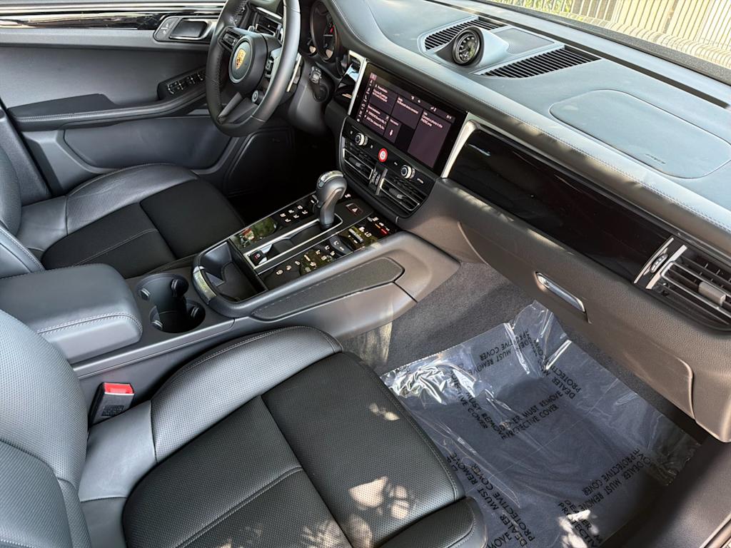 Thumbnail: 2026 Porsche Macan - 13