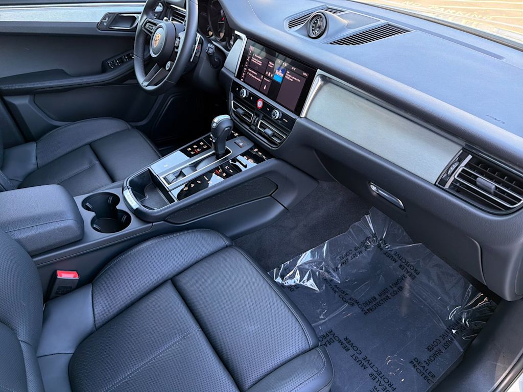 Thumbnail: 2026 Porsche Macan - 13
