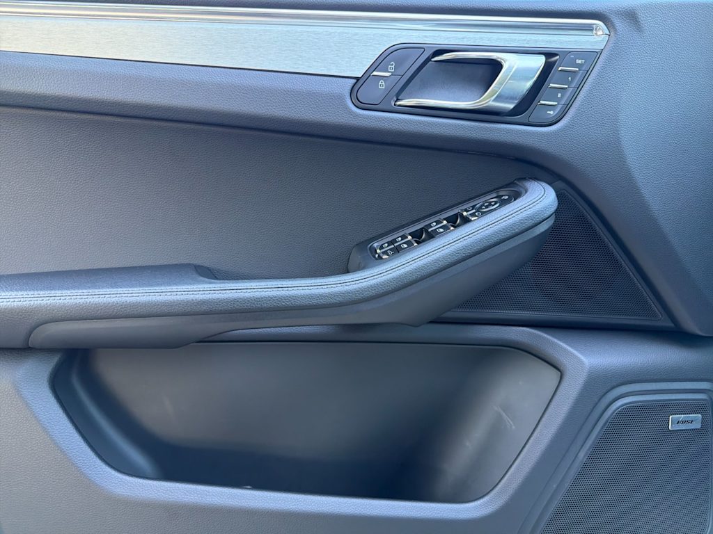 Thumbnail: 2026 Porsche Macan - 23