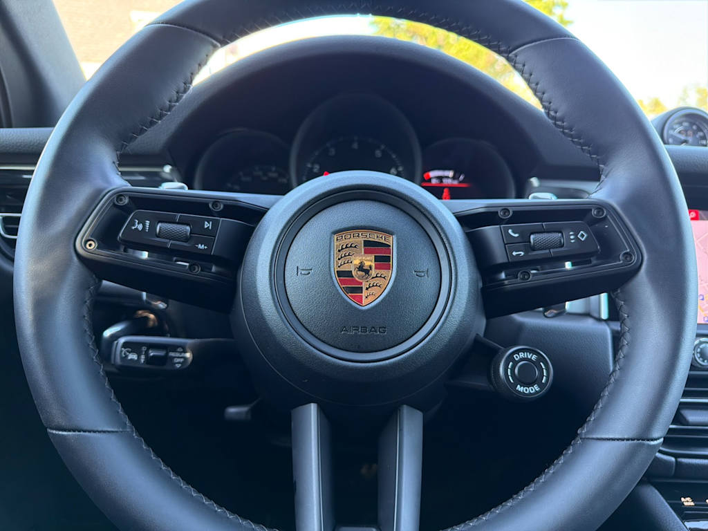 Thumbnail: 2026 Porsche Macan - 14