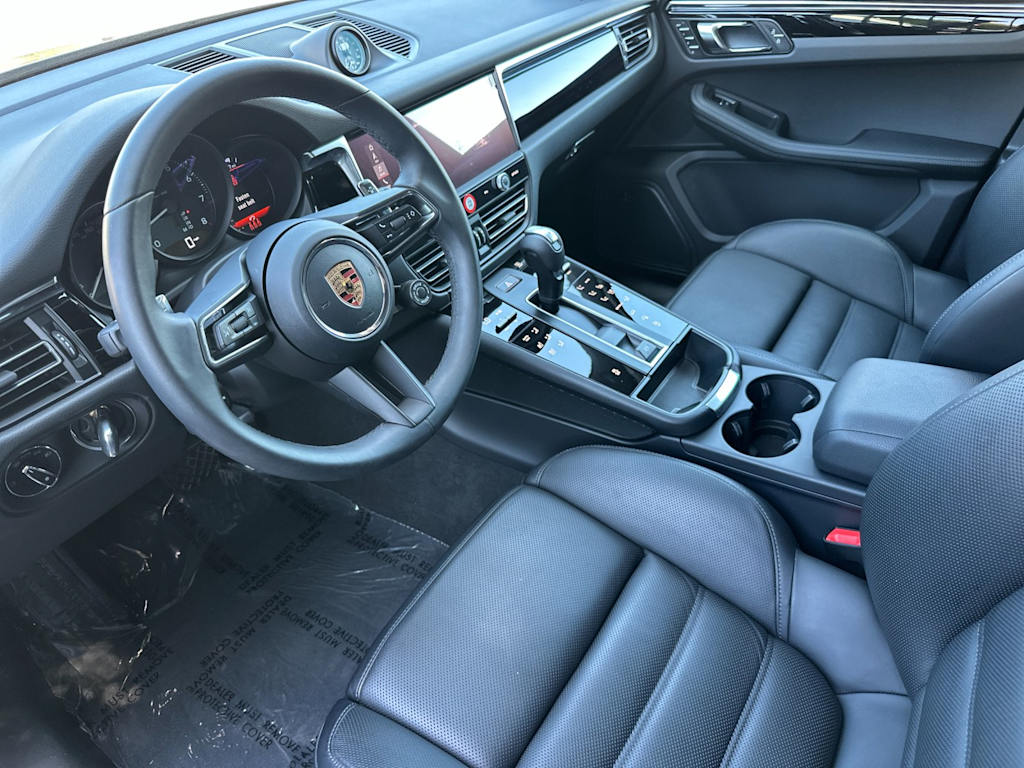Thumbnail: 2026 Porsche Macan - 2