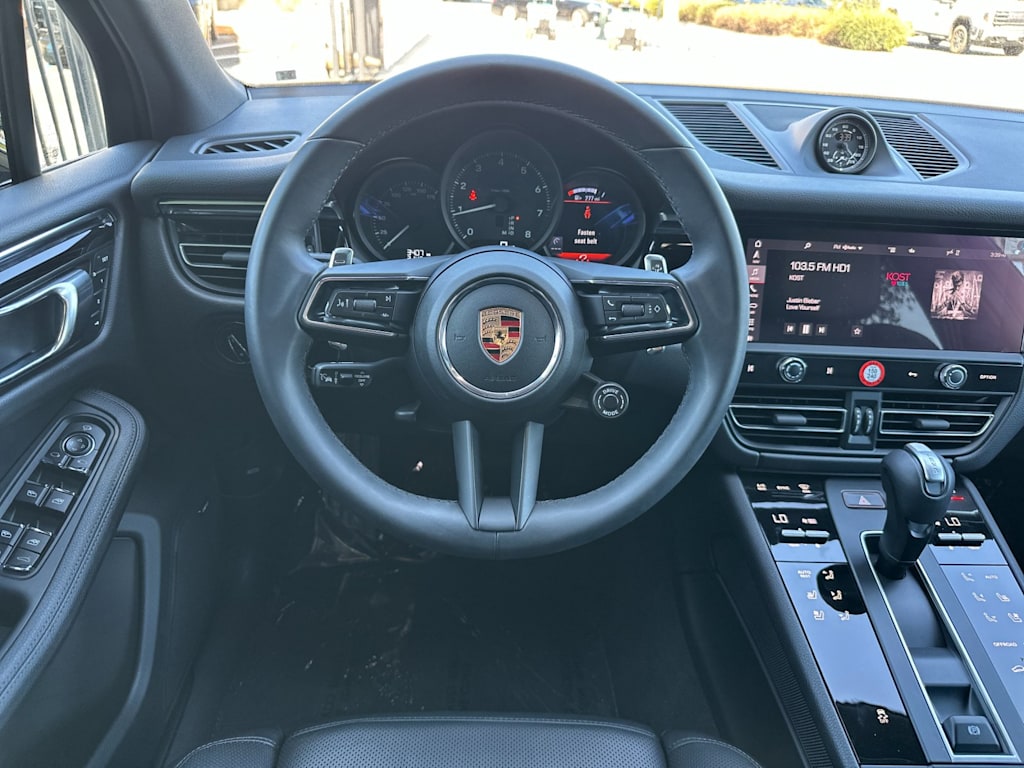 Thumbnail: 2026 Porsche Macan - 12