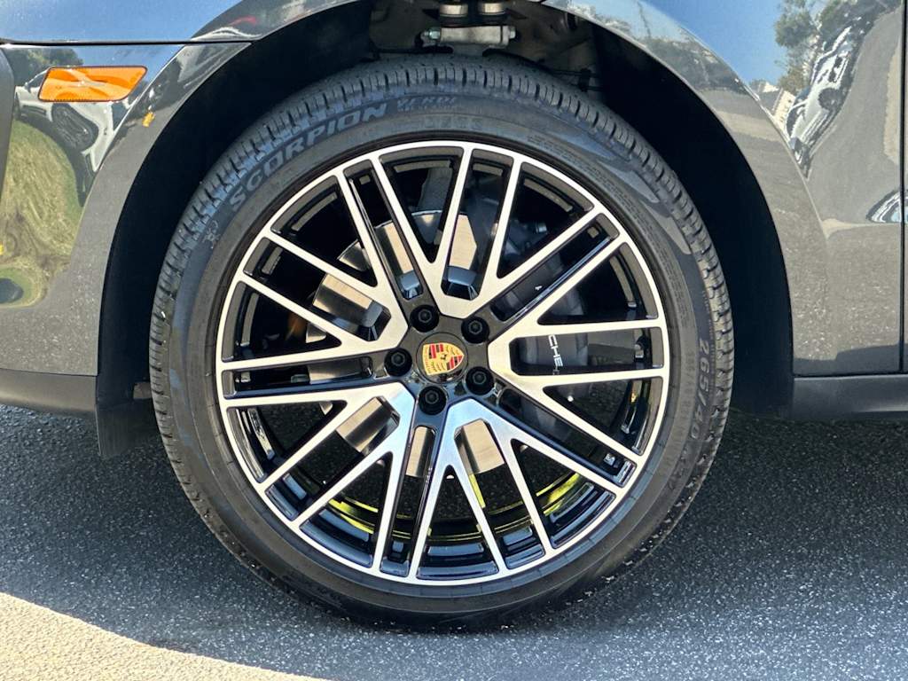 Thumbnail: 2026 Porsche Macan - 8