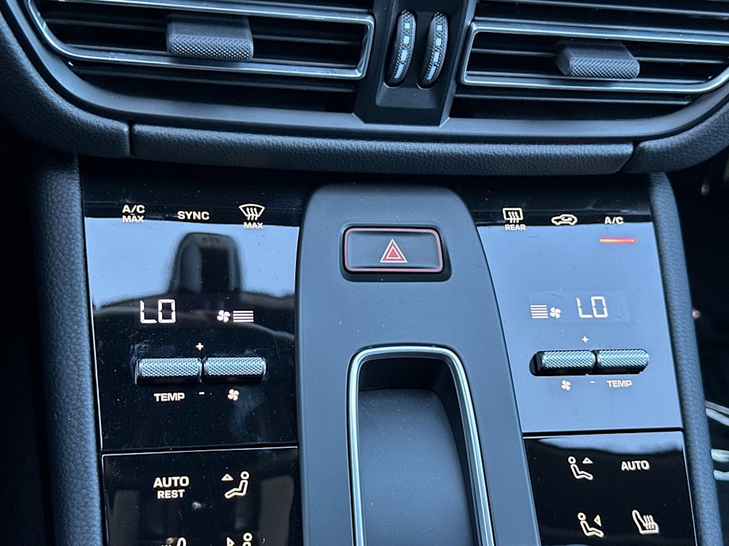 Thumbnail: 2026 Porsche Macan - 15