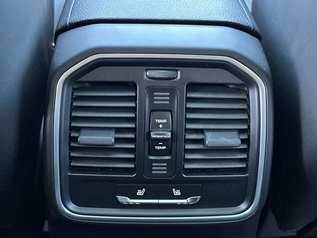 Thumbnail: 2026 Porsche Macan - 23