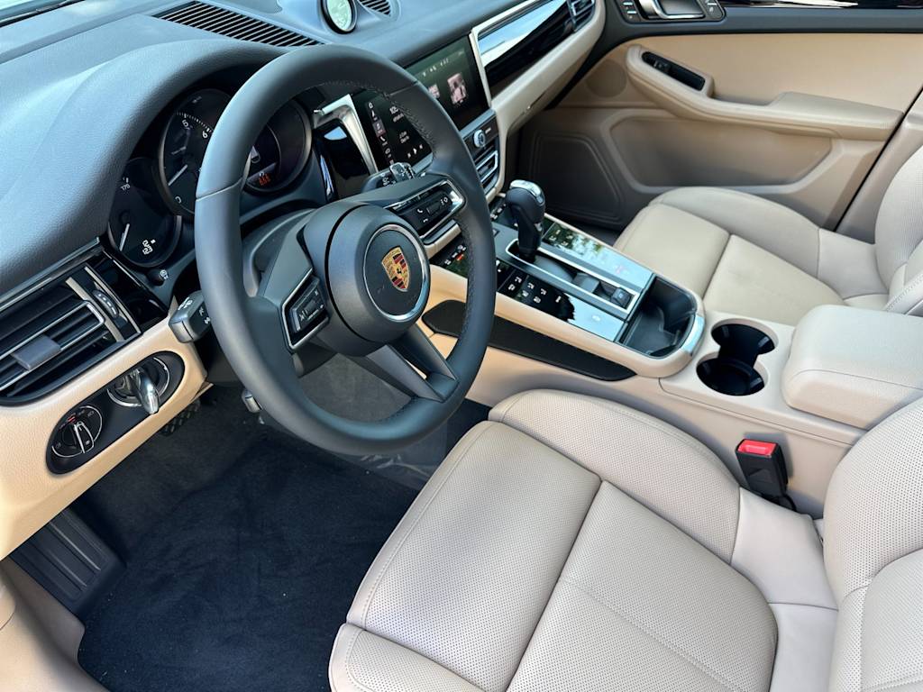 Thumbnail: 2026 Porsche Macan - 10