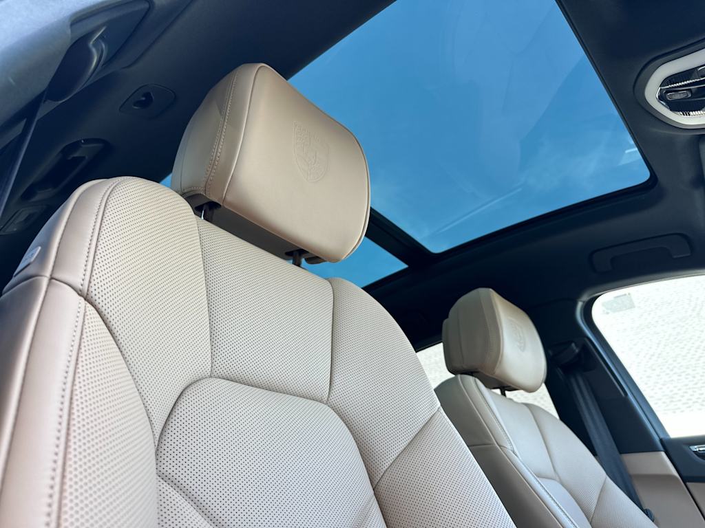 Thumbnail: 2026 Porsche Macan - 24