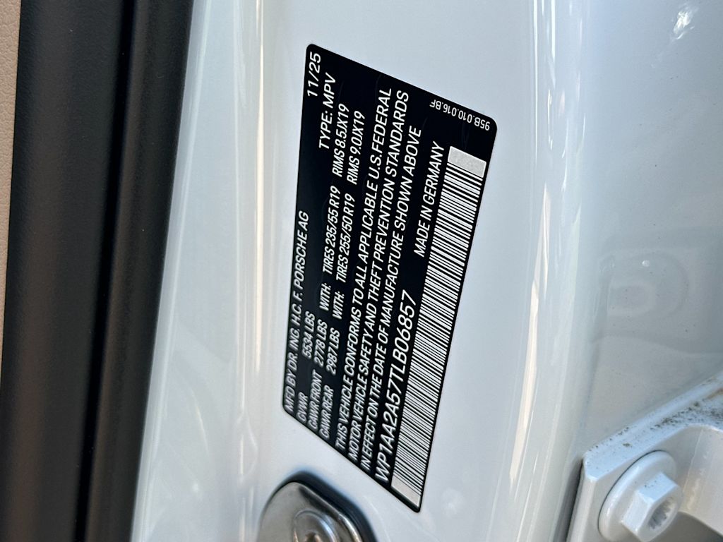 Thumbnail: 2026 Porsche Macan - 18