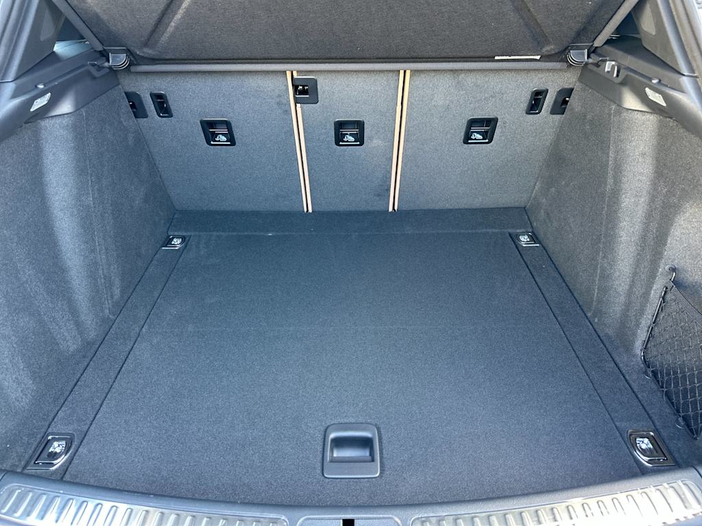 Thumbnail: 2026 Porsche Macan - 17