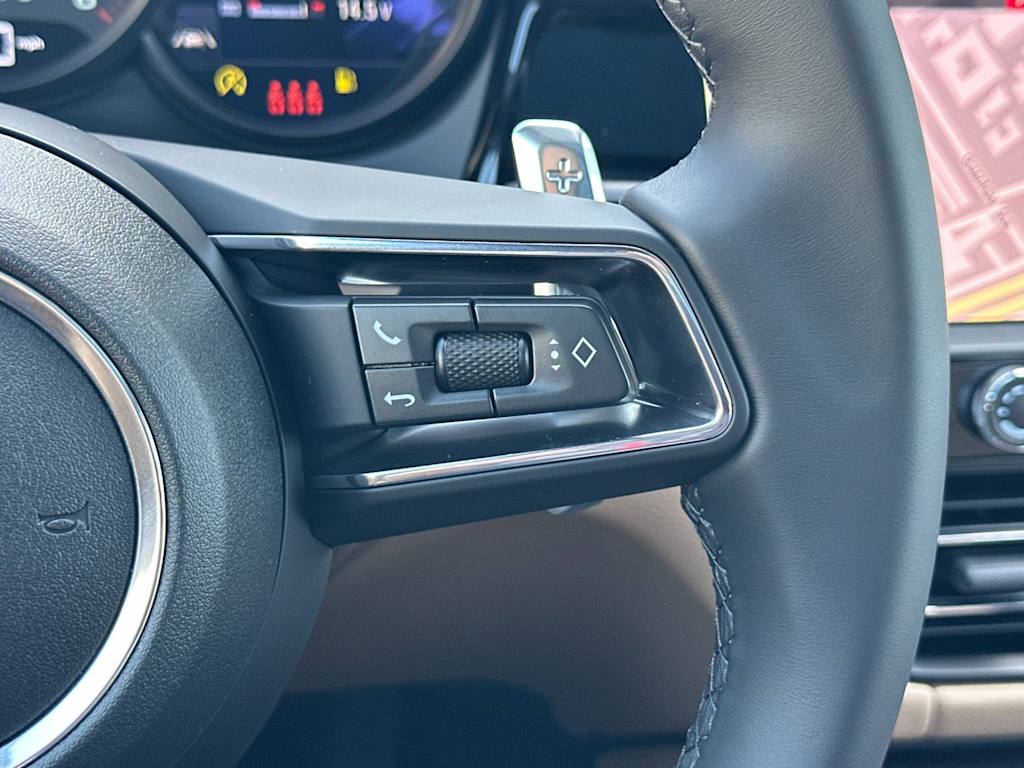 Thumbnail: 2026 Porsche Macan - 31