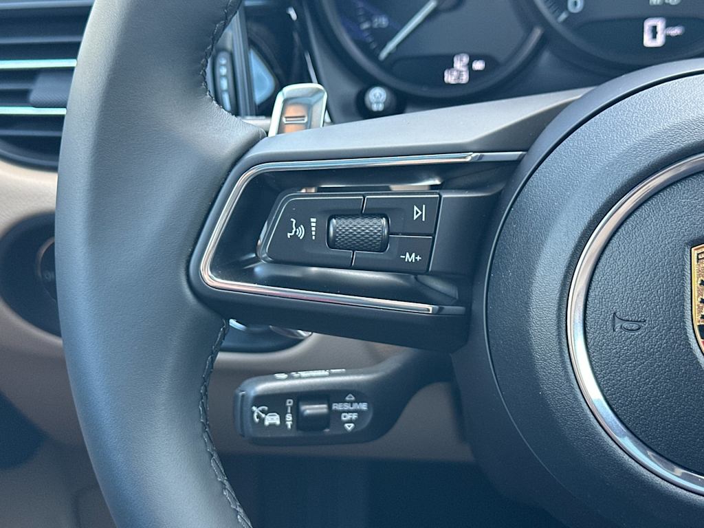 Thumbnail: 2026 Porsche Macan - 30