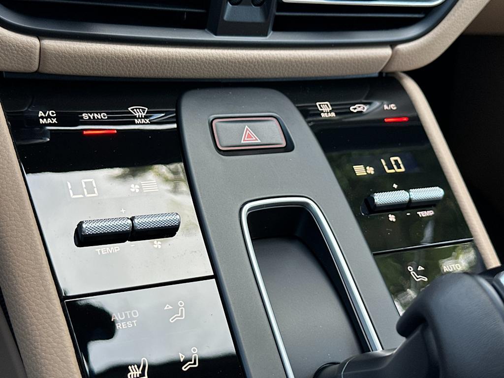 Thumbnail: 2026 Porsche Macan - 27