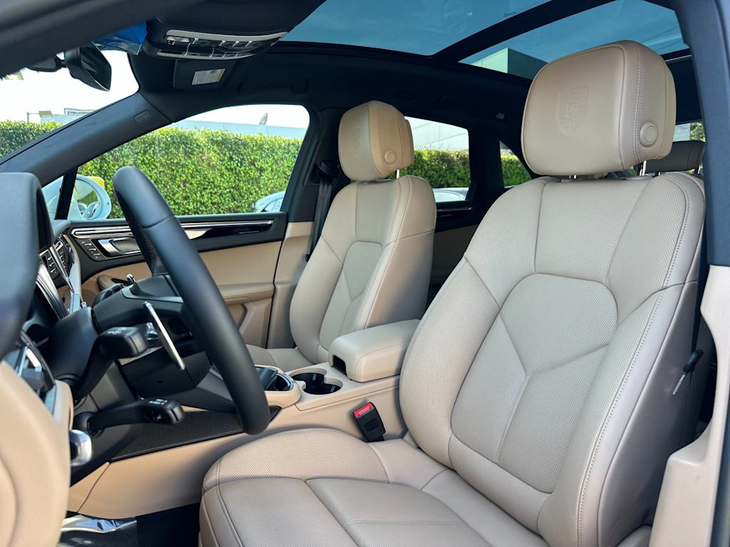 Thumbnail: 2026 Porsche Macan - 11