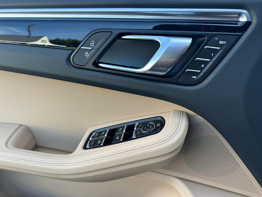 Thumbnail: 2026 Porsche Macan - 22